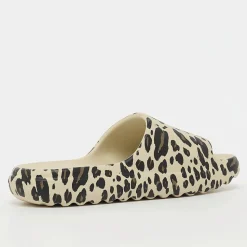 Adilette Lumia