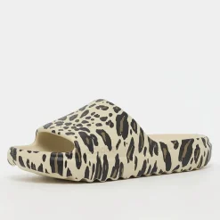 Adilette Lumia