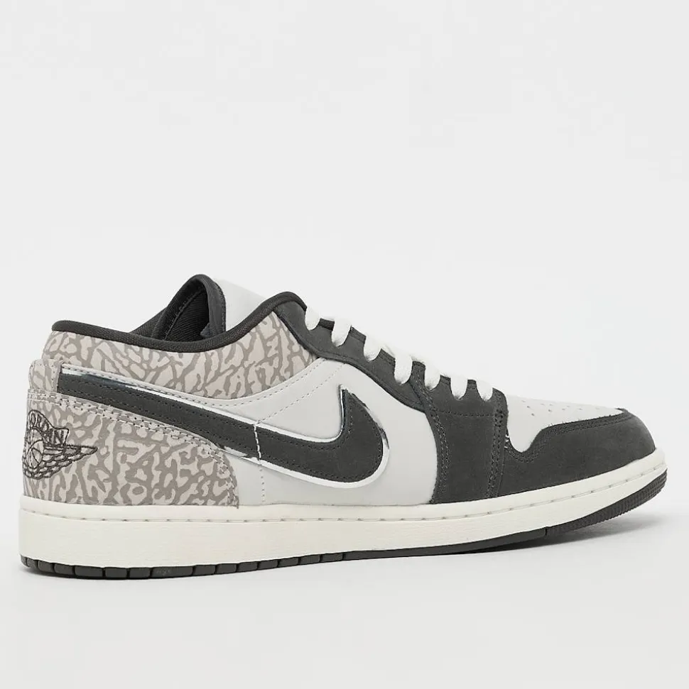 Air Jordan 1 Low SE V2