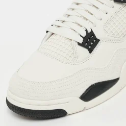Air Jordan 4 Retro Flight Club