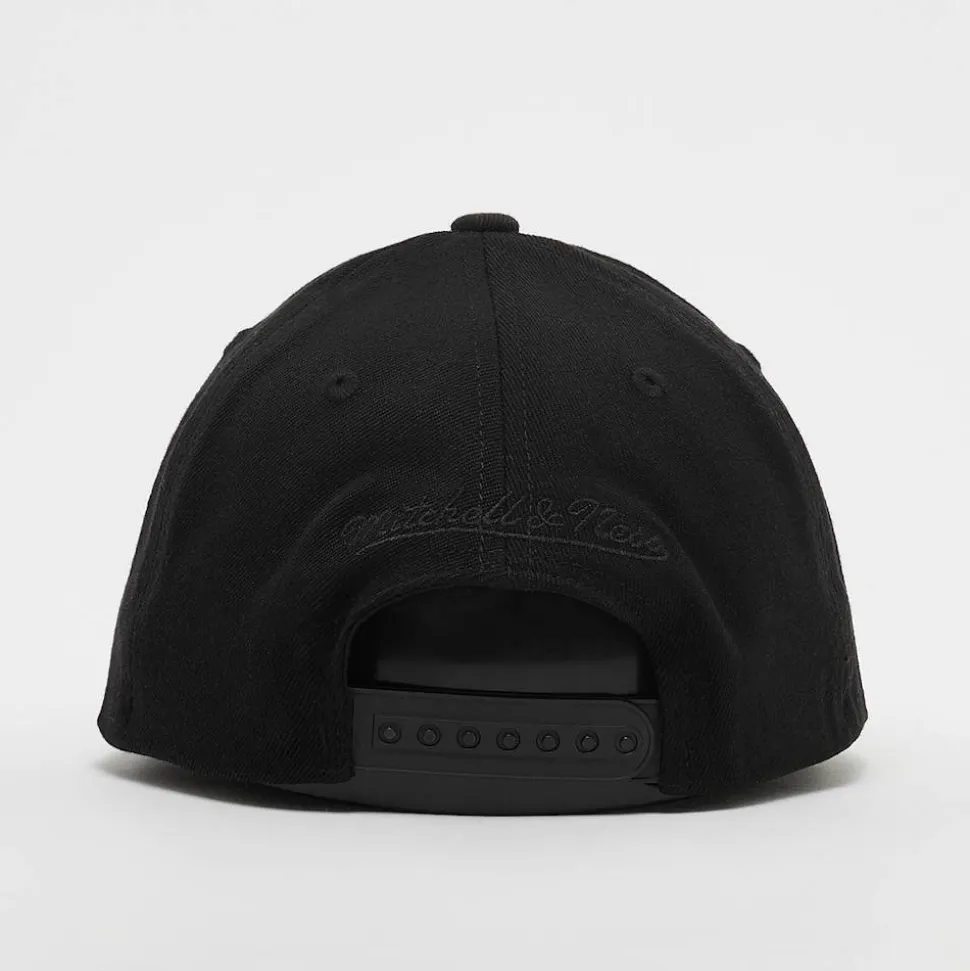 NBA Classic Red Tonal Snapback Chicago Bulls