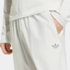 Tech Essential Woven Trackpant