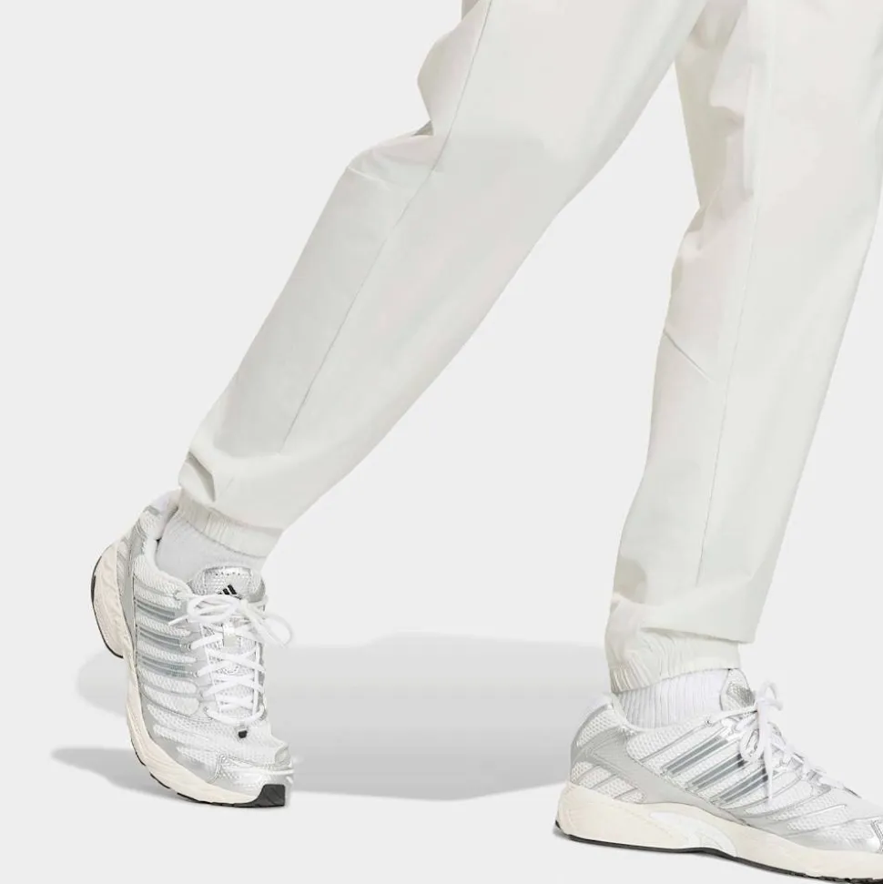 Tech Essential Woven Trackpant