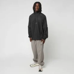 Zip Off Sleeve Wind Jacket